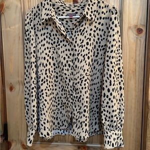 Vince Camuto long sleeve leopard blouse
